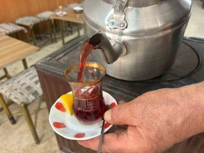 Van&rsquo;da soba &uuml;zerinde demlenen kış &ccedil;ayları ilgi g&ouml;r&uuml;yor
