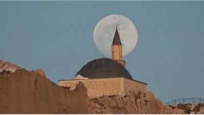 Van&rsquo;da tarih ile dolunayın buluşması g&ouml;rsel ş&ouml;len sundu
