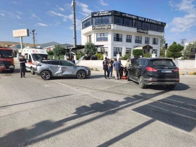 Van&rsquo;da trafik kazası: 2 yaralı
