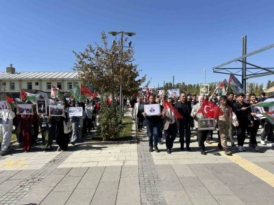 Van’da üniversite öğrencilerinden Gazze’ye destek yürüyüşü
