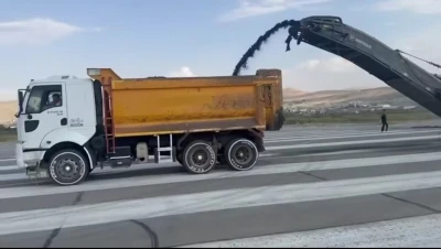 Van Ferit Melen Havalimanında pist sökme çalışmaları başladı
