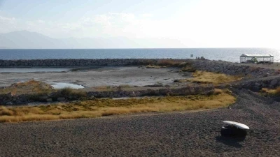 Van Gölü alarm veriyor: 3 kilometreye ulaşan çekilme gölün şeklini değiştirdi
