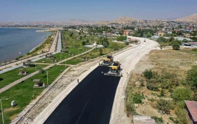 Van Gölü gerdanlığı sahil yolunda 3. etap çalışmaları devam ediyor
