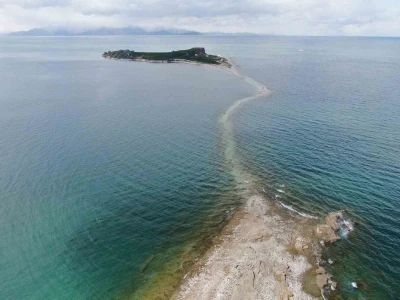 Van G&ouml;l&uuml;&rsquo;n&uuml;n incisi &Ccedil;arpanak Adası i&ccedil;in kritik uyarı

