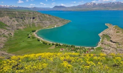 Van G&ouml;l&uuml;&rsquo;n&uuml;n kıyısındaki turizm cenneti: İncekaya k&ouml;y&uuml;
