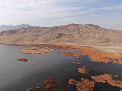 Van’ın 2 bin 800 yıllık mühendislik harikası kuruyor: Keşiş Gölü’nde su seviyesi endişe veriyor
