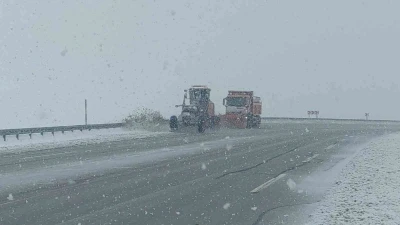 Van&rsquo;ın y&uuml;ksek kesimlerde lapa lapa kar yağdı
