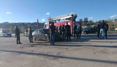 Van &Ouml;zalp&rsquo;te zincirleme kaza: 4 yaralı
