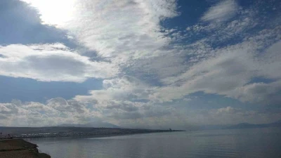 Van semalarında bulut ve ışık şöleni: Gündüz bulutların dansı, akşam büyülü manzaralar
