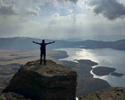 Vanlı dağcılardan Nemrut Kalderası’nda 12 saatlik zorlu yürüyüş
