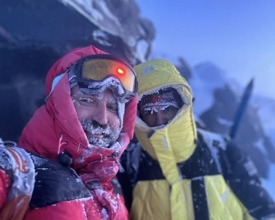 Vanlı dağcılardan T&uuml;rkiye&rsquo;nin zirvesine zorlu tırmanış
