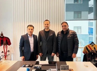 Vanspor, Osman Zeki Korkmaz ile anlaştı
