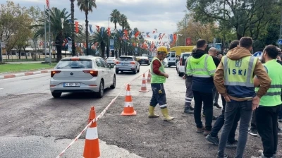 Vatan Caddesi’nde çöken yol toprakla doldurularak trafiğe açıldı
