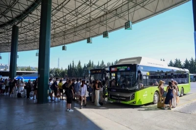 Vatandaşlar mavi bayraklı plajlara &quot;800CK&quot; ile akın etti
