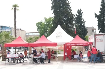 Vatandaşlardan Kızılay&rsquo;ın kan bağışı kampanyasına destek
