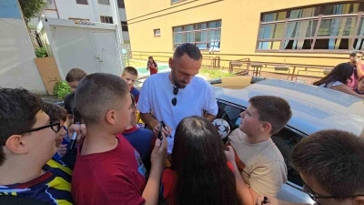Vedat Muriqi&rsquo;e Prizren&rsquo;de &ouml;ğrencilerden b&uuml;y&uuml;k ilgi
