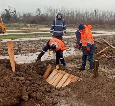 Vefat eden ka&ccedil;ak g&ouml;&ccedil;menler D&uuml;zce&rsquo;de defnedildi

