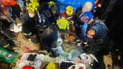 Venezuela&rsquo;da umutlandıran kurtuluş: 44 yaşındaki Flores, 8. g&uuml;nde sağ kurtarıldı
