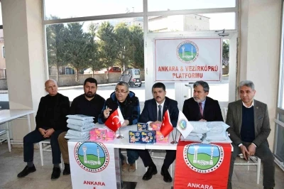 Vezirk&ouml;pr&uuml;&rsquo;de 555 &ouml;ğrenciye bayramlık

