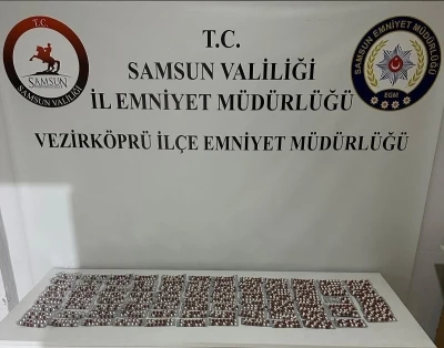 Vezirköprü’de araçta bin 308 adet uyuşturucu hap ele geçirildi
