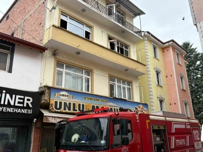 Vezirk&ouml;pr&uuml;&rsquo;de daire yangını
