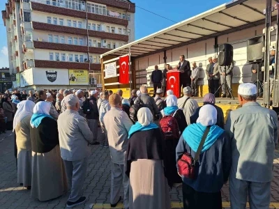 Vezirk&ouml;pr&uuml;&rsquo;de hac kafilesi uğurlama programı

