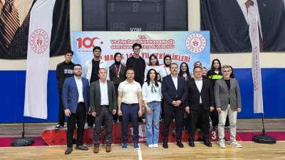 Vezirk&ouml;pr&uuml;&rsquo;de liseliler m&uuml;nazarada yarıştı
