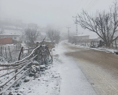Vezirk&ouml;pr&uuml;&rsquo;de mevsimin ilk kar yağışı
