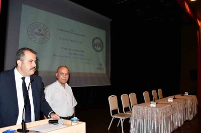 Vezirk&ouml;pr&uuml;&rsquo;de muhtarlara bilgilendirme toplantısı
