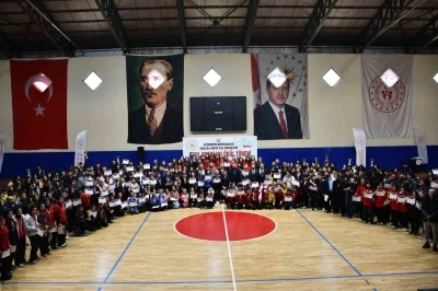 Vezirk&ouml;pr&uuml;&rsquo;de okul sporlarında &ouml;d&uuml;l heyecanı
