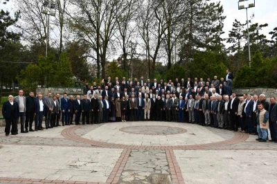 Vezirk&ouml;pr&uuml;&rsquo;de protokol vatandaşla bayramlaştı
