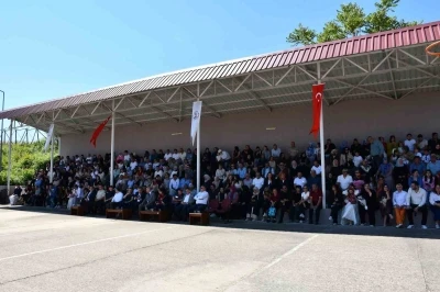 Vezirk&ouml;pr&uuml; MYO&rsquo;da mezuniyet coşkusu
