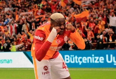 Victor Osimhen bu sezonki 20. gol&uuml;n&uuml; attı
