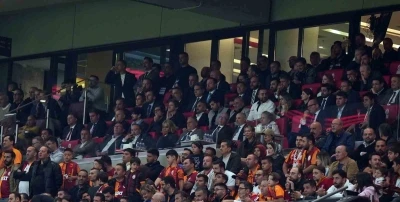 Vincenzo Montella derbiyi stattan takip etti
