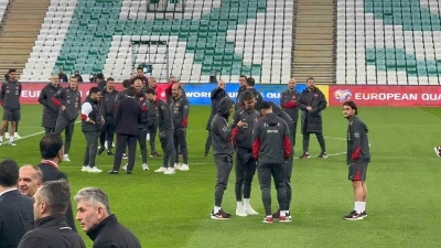 Vincenzo Montella: &quot;Birinci torbadan katılmayı garantilememiz için yarınki maç önemli&quot;
