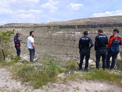 Viyad&uuml;kte mahsur kalan gen&ccedil; kurtarıldı
