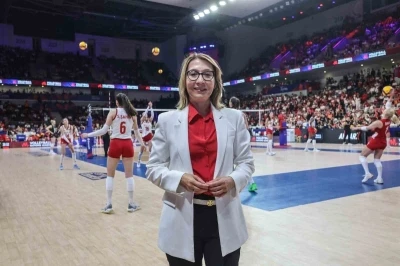 Vodafone&rsquo;dan Milletler Ligi&rsquo;nde m&uuml;cadele eden millilere hologram trib&uuml;nden destek
