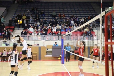 Voleybol Midi Kızlar İl Birinciliği m&uuml;sabakaları sona erdi
