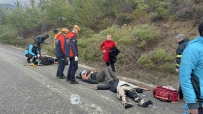 Yabancı &ouml;ğrencileri taşıyan minib&uuml;s şarampole u&ccedil;tu: 17 yaralı
