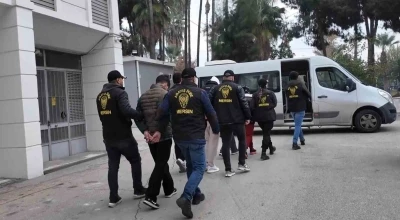 Yabancıların pasaportlarına el koyup fuhuş yaptıran şebeke &ccedil;&ouml;kertildi: 3 tutuklama
