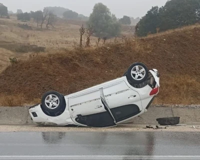 Yağış beraberinde kazayı getirdi; 2 kişi yaralandı
