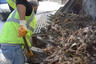 Yağışlar öncesinde mazgallarda temizlik çalışması yapıldı
