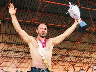 Yağlı Pehlivan G&uuml;reşlerinin efsane ismi Ali G&uuml;rb&uuml;z, Kepez Belediyesi&rsquo;nde
