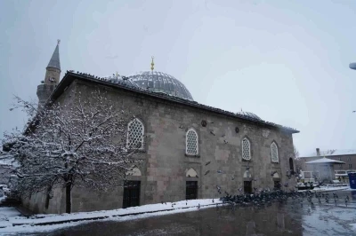 Yağmur, karla karışık yağmur ve y&uuml;ksek kesimlerde kar yağışı var
