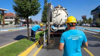 Yağmur suyu hatları temizleniyor
