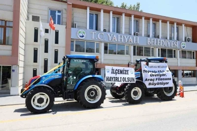 Yahyalı Belediyesi ara&ccedil; filosunu g&uuml;&ccedil;lendirdi: 2 yeni trakt&ouml;r hizmete alındı
