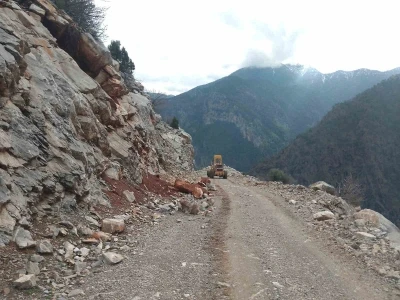 Yahyalı&rsquo;da sel ve heyelan sonucu kapanan yollar a&ccedil;ıldı
