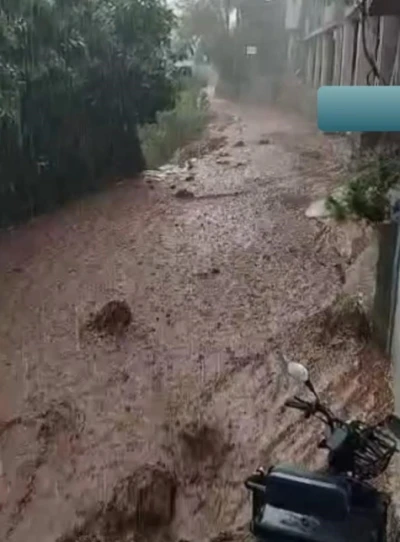 Yahyalı&rsquo;da yağış sele neden oldu, evler ara&ccedil;lar zarar g&ouml;rd&uuml;
