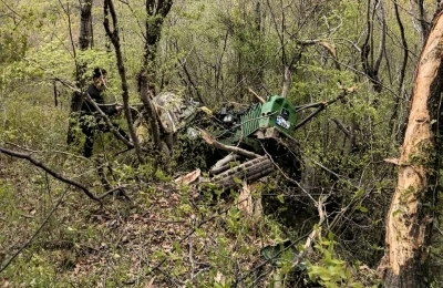 Yakakent&rsquo;te trakt&ouml;r devrildi, s&uuml;r&uuml;c&uuml; yaralandı
