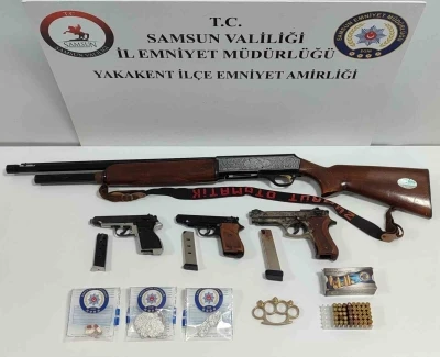 Yakakent&rsquo;te uyuşturucu ve silah ele ge&ccedil;irildi
